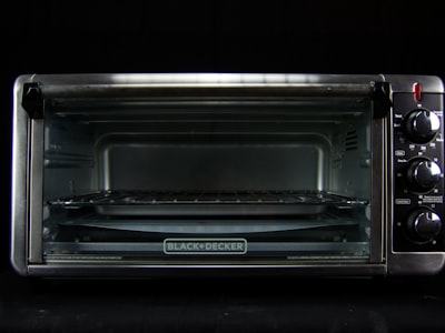 国产剧《狂飙》海报，警匪对决场面